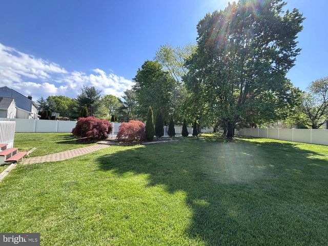 27 W CARTWRIGHT DR, Princeton Junction, NJ 08550