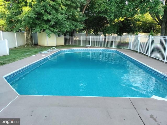 27 W CARTWRIGHT DR, Princeton Junction, NJ 08550