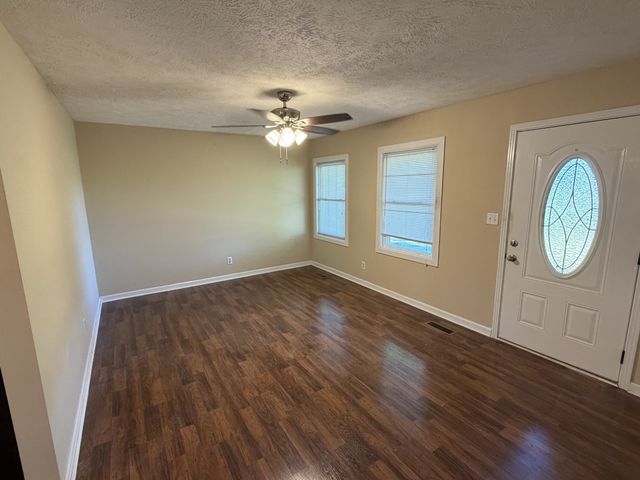 2128 Lambert Dr, Westmoreland, TN 37186