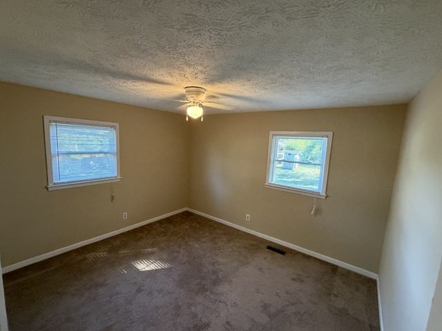 2128 Lambert Dr, Westmoreland, TN 37186