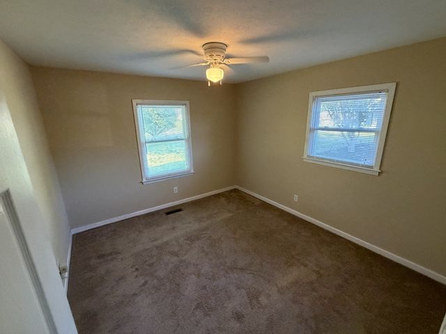 2128 Lambert Dr, Westmoreland, TN 37186