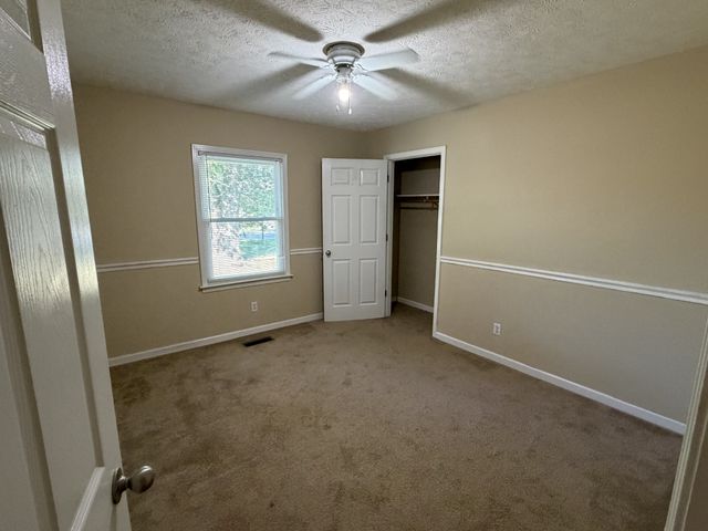 2128 Lambert Dr, Westmoreland, TN 37186