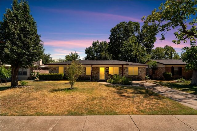 2210 Starlite Lane, Irving, TX 75061