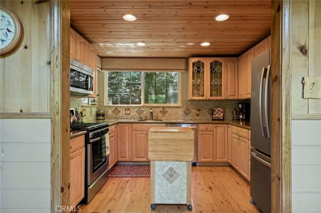 667 Dogwood Cyn, Blue Jay, CA 92317