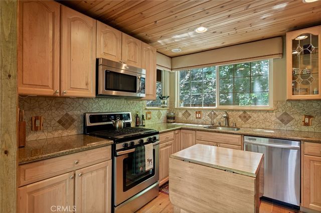 667 Dogwood Cyn, Blue Jay, CA 92317