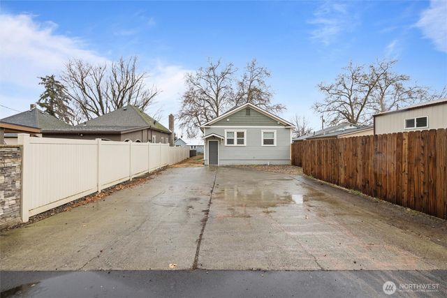 825 S 3rd Avenue, Walla Walla, WA 99362