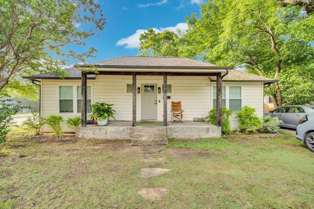 124 Coats Street, Waxahachie, TX 75165