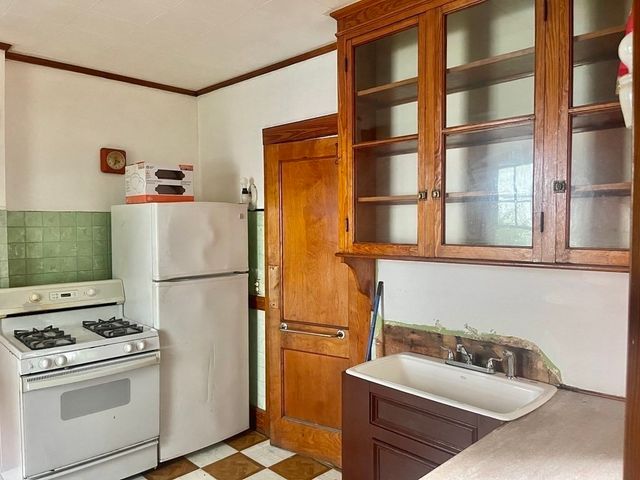 47 Pleasant St, Everett, MA 02149