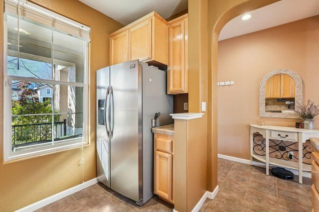 1623 Vosspark Way, Sacramento, CA 95835