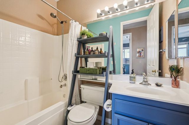 1623 Vosspark Way, Sacramento, CA 95835