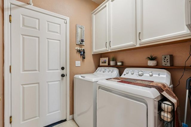 1623 Vosspark Way, Sacramento, CA 95835