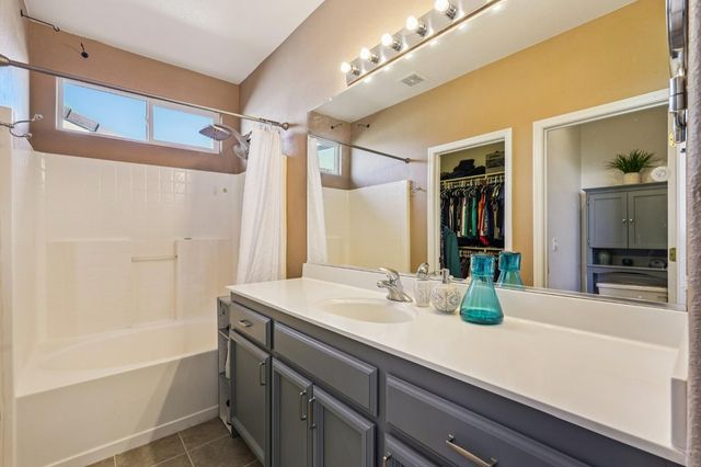 1623 Vosspark Way, Sacramento, CA 95835