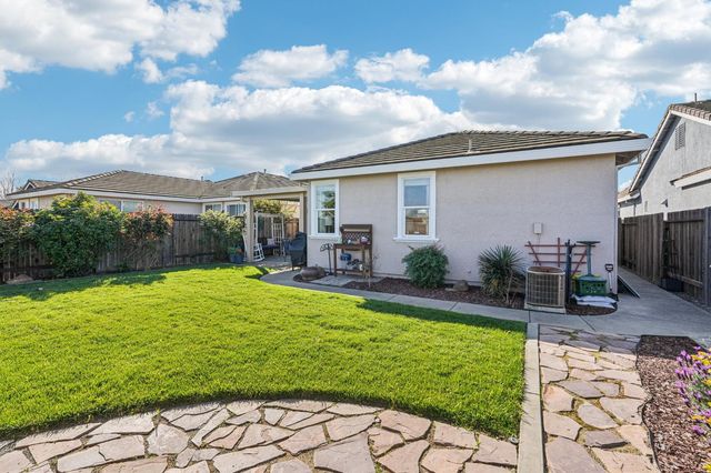 1623 Vosspark Way, Sacramento, CA 95835