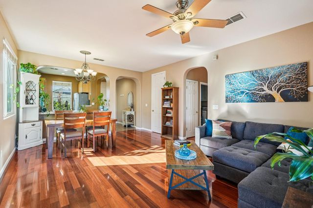 1623 Vosspark Way, Sacramento, CA 95835