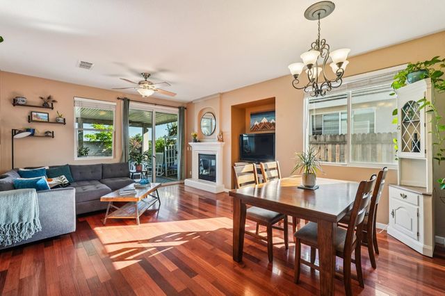 1623 Vosspark Way, Sacramento, CA 95835