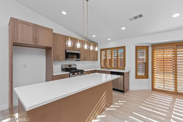 16800 Lake Victoria, Moreno Valley, CA 92551