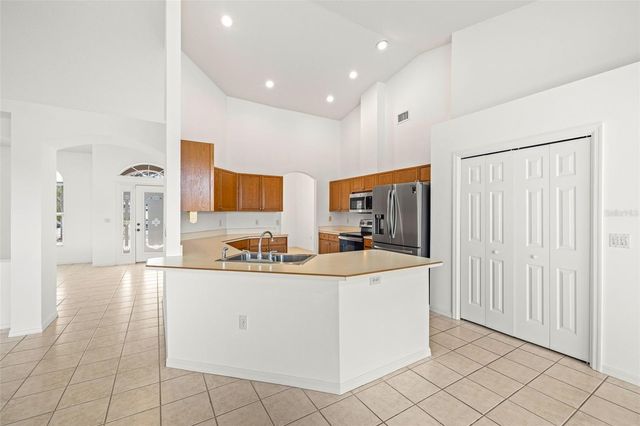 10246 TIMBERLAND POINT DR, Tampa, FL 33647