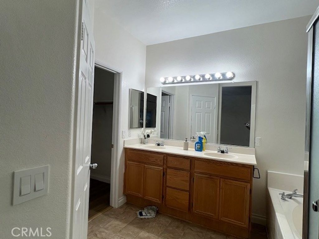Image 11 of property listing at 2037 W Avenue H6, Lancaster, CA 93536