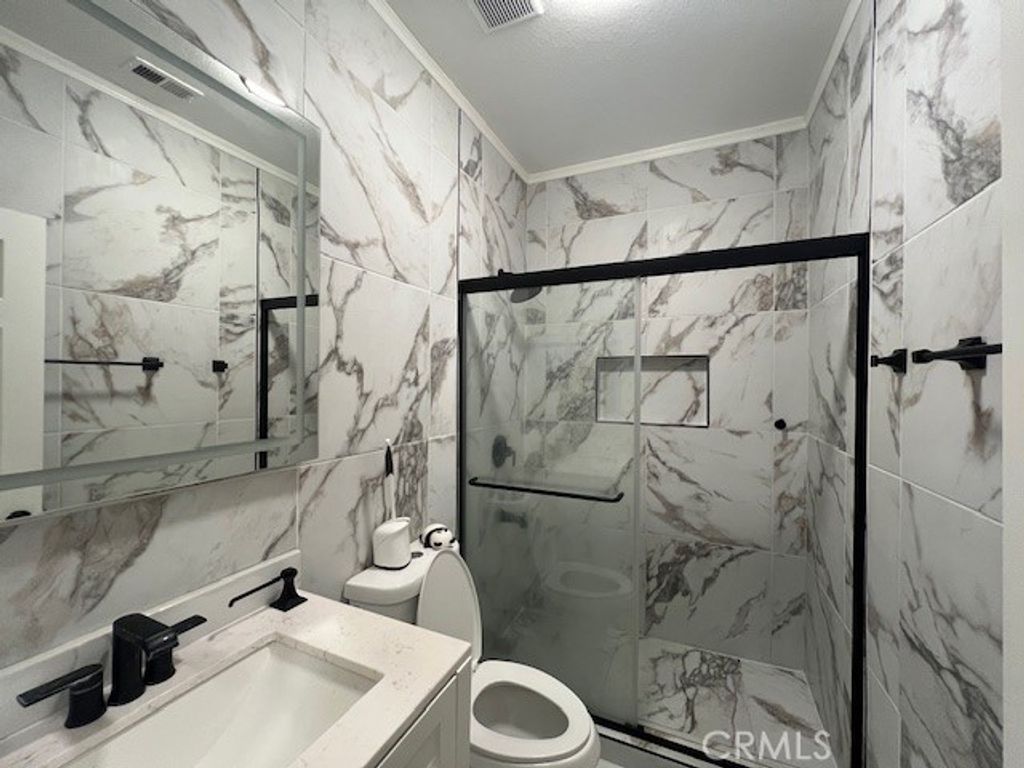 Image 16 of property listing at 2037 W Avenue H6, Lancaster, CA 93536