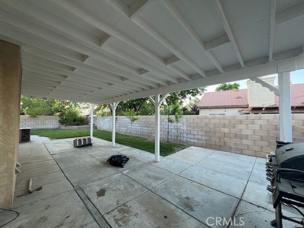 Image 20 of property listing at 2037 W Avenue H6, Lancaster, CA 93536
