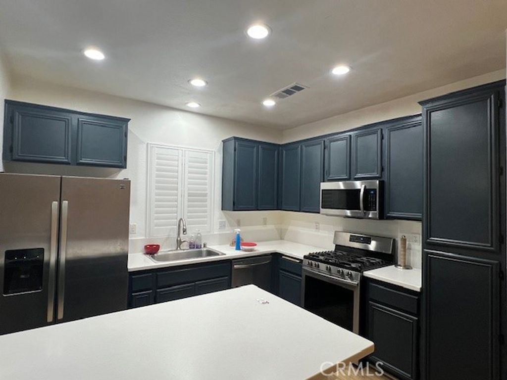 Image 7 of property listing at 2037 W Avenue H6, Lancaster, CA 93536