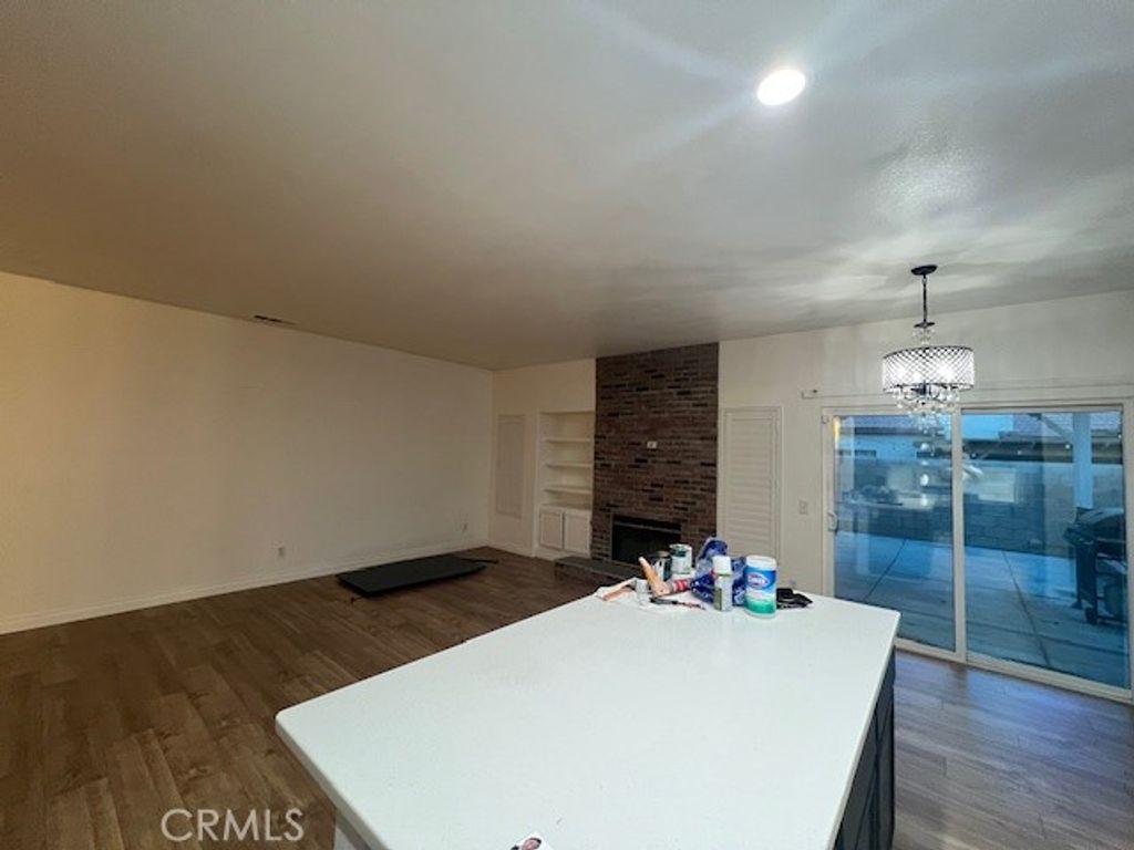 Image 8 of property listing at 2037 W Avenue H6, Lancaster, CA 93536