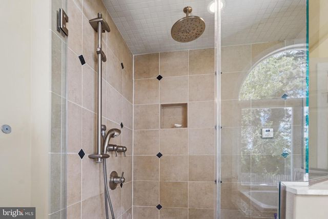 6 SHEPHERDS WAY, Glenside, PA 19038