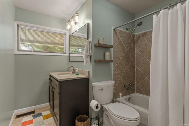 3426 Oxford Lane, South Bend, IN 46615