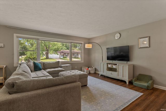 3426 Oxford Lane, South Bend, IN 46615