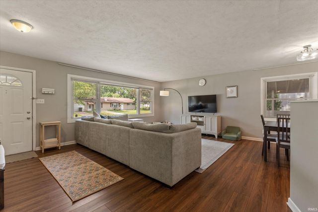 3426 Oxford Lane, South Bend, IN 46615