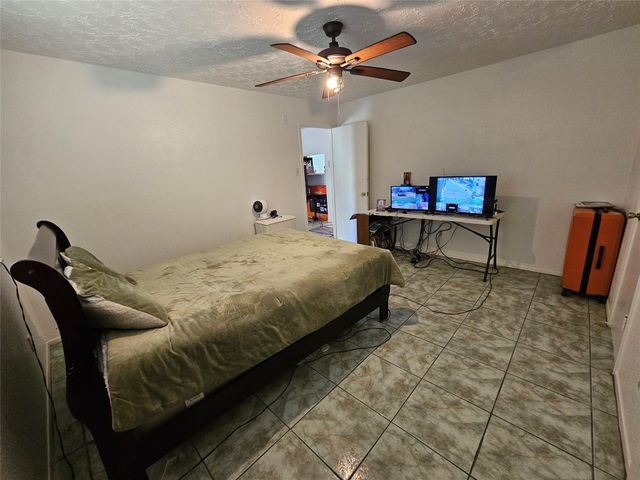 1019 Woodbridge Avenue, Pearland, TX 77584
