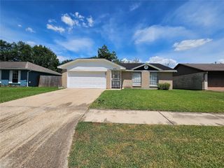 1019 Woodbridge Avenue, Pearland, TX 77584