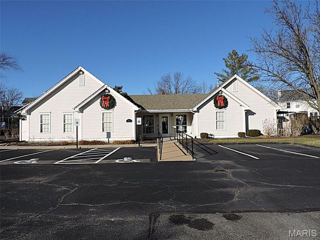 16735 Chesterfield Manor Drive, Chesterfield, MO 63005