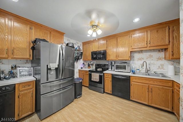 12 Amherst Ct, Hamburg Boro, NJ 07419