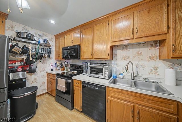 12 Amherst Ct, Hamburg Boro, NJ 07419