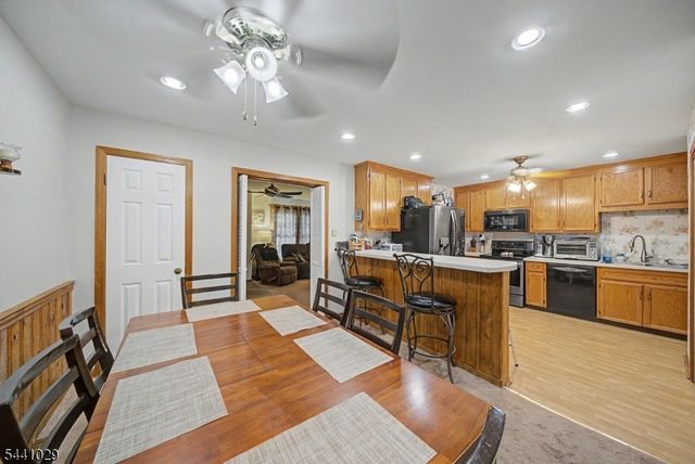 12 Amherst Ct, Hamburg Boro, NJ 07419