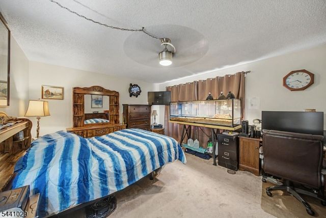 12 Amherst Ct, Hamburg Boro, NJ 07419