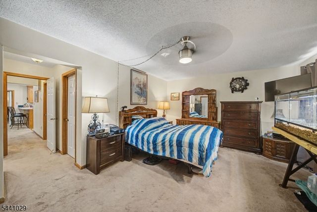 12 Amherst Ct, Hamburg Boro, NJ 07419