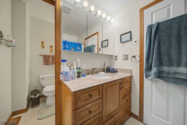 12 Amherst Ct, Hamburg Boro, NJ 07419