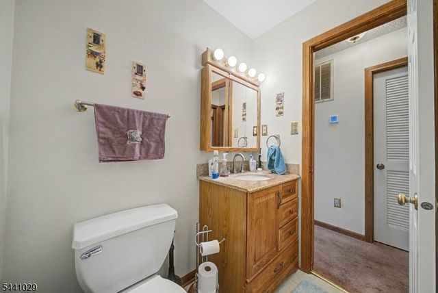 12 Amherst Ct, Hamburg Boro, NJ 07419