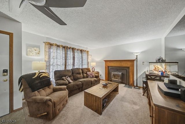 12 Amherst Ct, Hamburg Boro, NJ 07419
