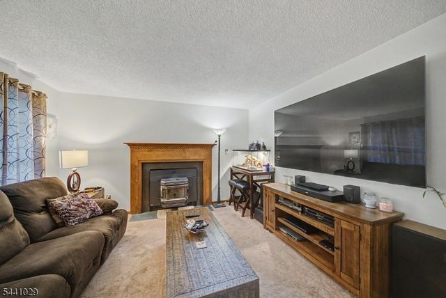 12 Amherst Ct, Hamburg Boro, NJ 07419