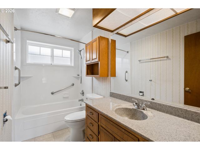 936 E 43RD Ave, Eugene, OR 97405