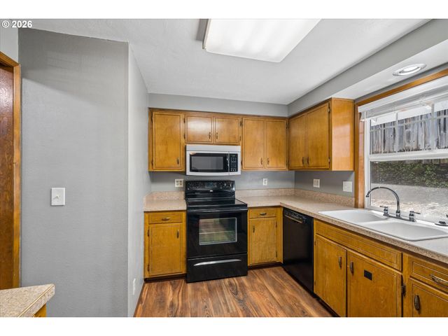 936 E 43RD Ave, Eugene, OR 97405