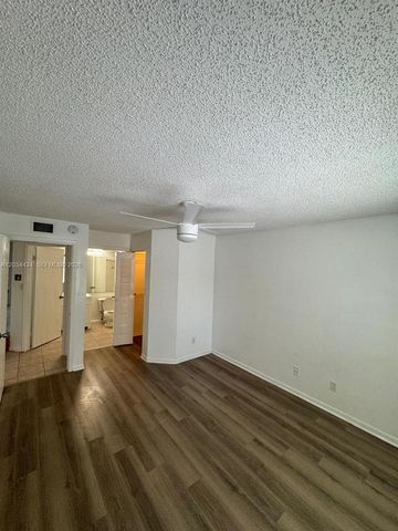 911 Coral Club Dr 911, Coral Springs, FL 33071