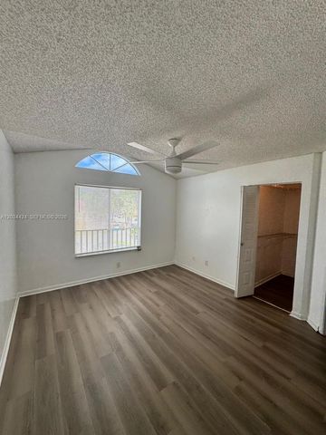 911 Coral Club Dr 911, Coral Springs, FL 33071