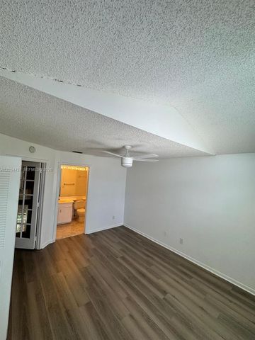 911 Coral Club Dr 911, Coral Springs, FL 33071