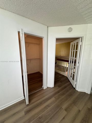 911 Coral Club Dr 911, Coral Springs, FL 33071