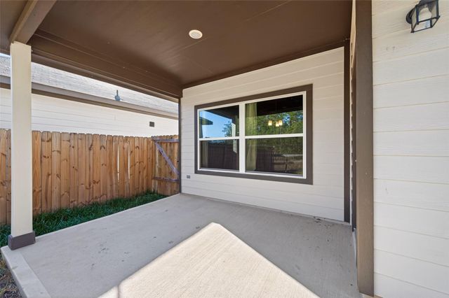 2320 Cedar Place Drive, Conroe, TX 77306