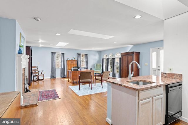 214 S ROYAL AVE, Front Royal, VA 22630